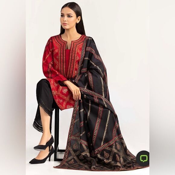GulAhmed Ideas Pret 
Printed Cambric Shirt With Lawn Dupatta 2PC - Picture 3 of 6